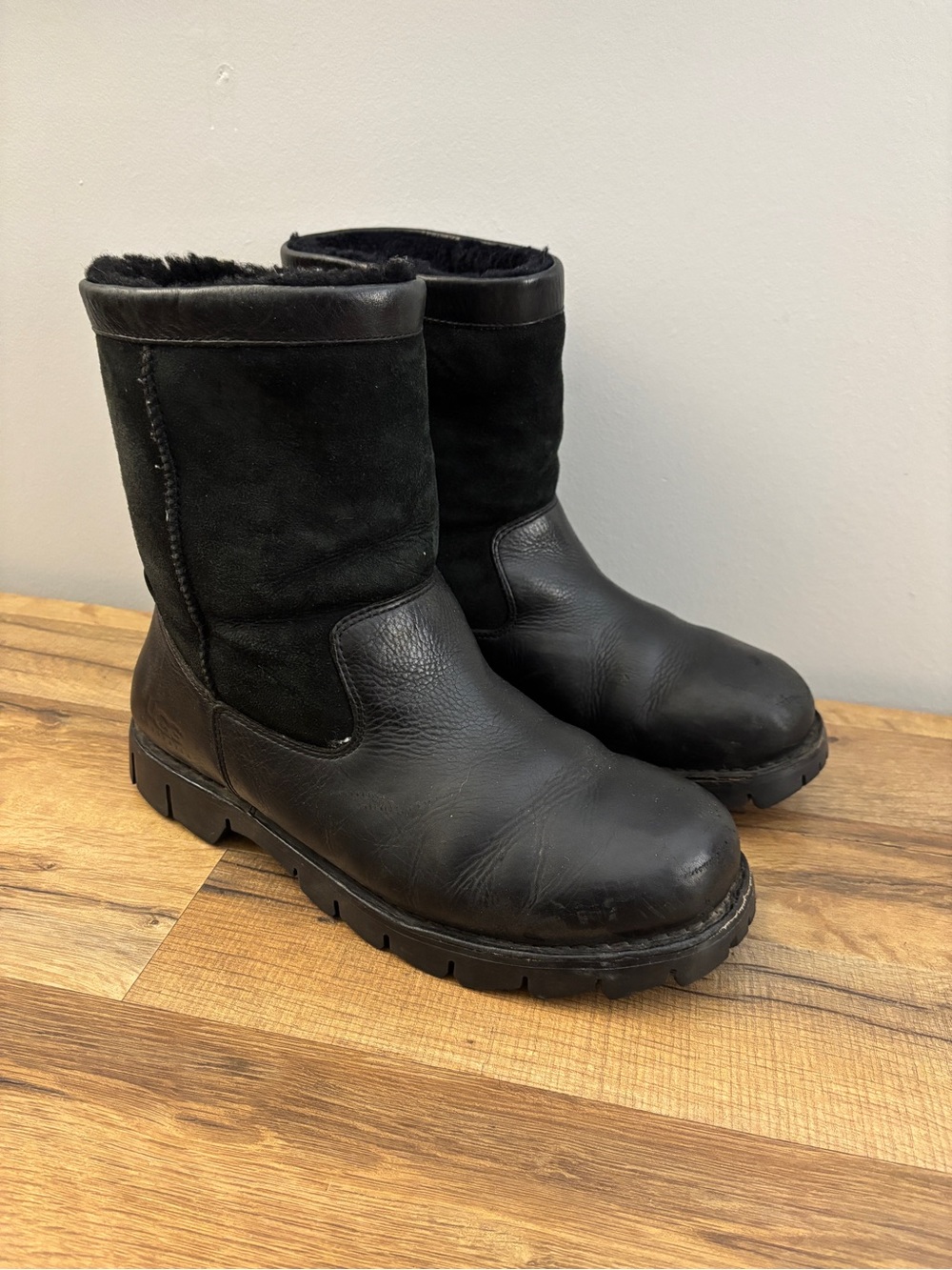 UGG Australia Butte Leather Suede Sheepskin Winter Snow Boots Black Men’s